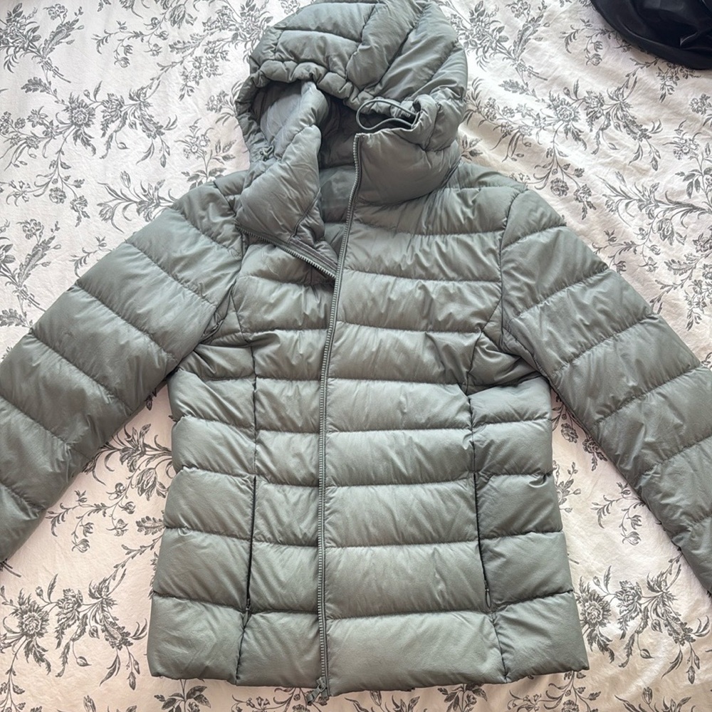Uniqlo Ultra Light Down Puffer Jacket with Hood